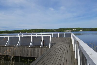 Retaining decks