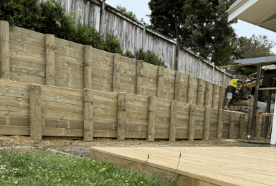 Retaining fences